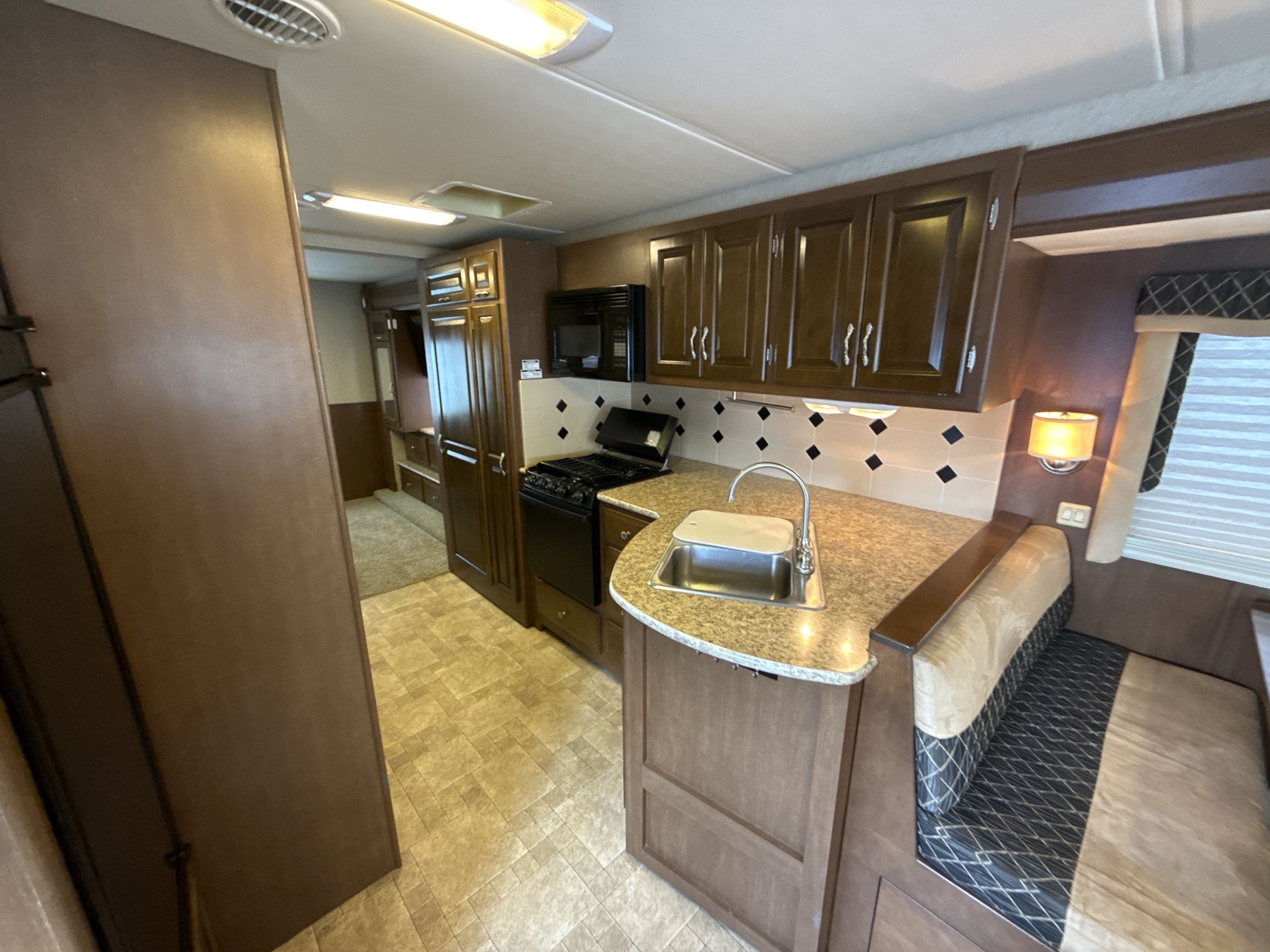 2012 Newmar BAY STAR 3305 in hanover PA