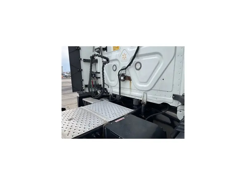 2022 FREIGHTLINER CASCADIA 126