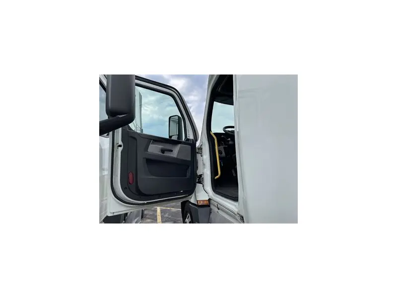 2022 FREIGHTLINER CASCADIA 126