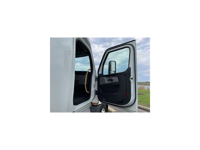 2022 FREIGHTLINER CASCADIA 126