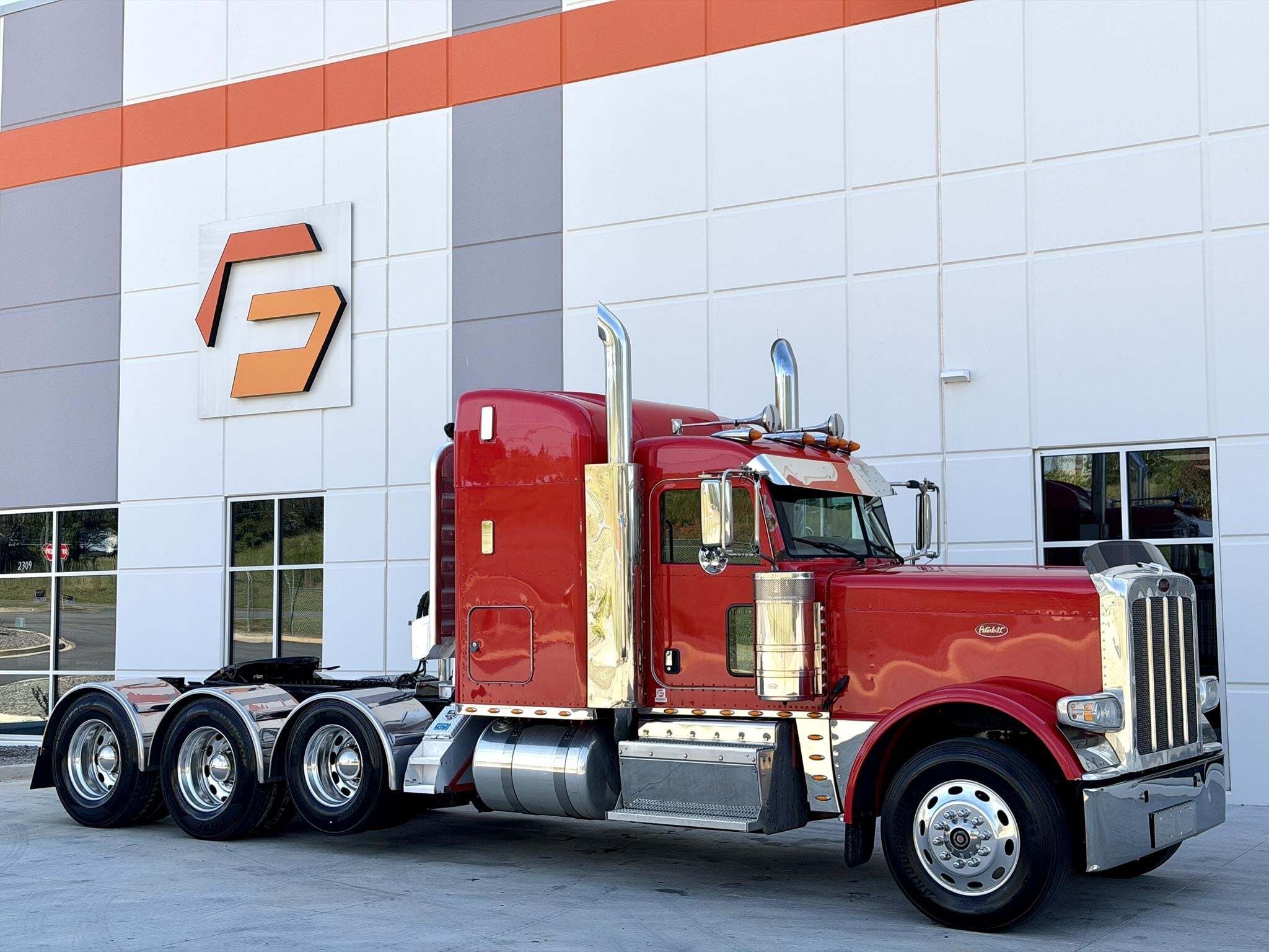 2016 PETERBILT 389 in Greer, SC