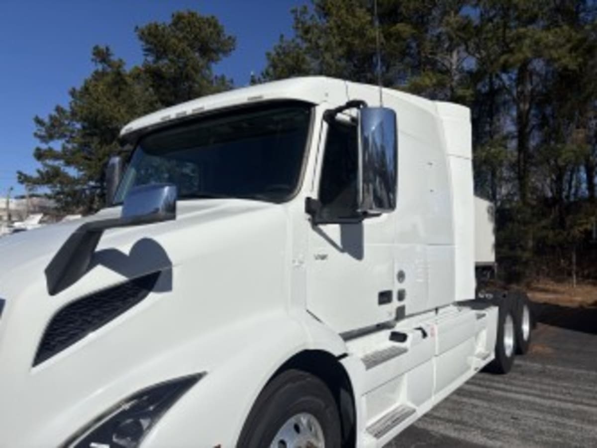 2020 VOLVO VNR64T-640 in Atlanta, GA