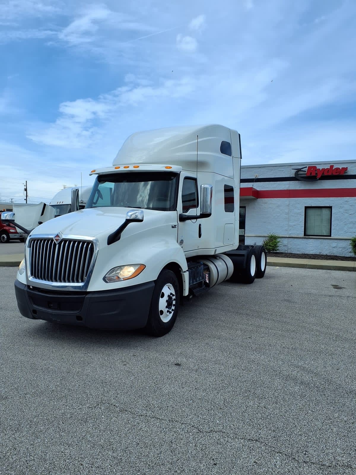 2019 INTERNATIONAL LT625 SLPR CAB in Cleveland, OH