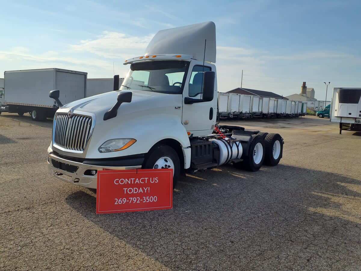 2019 INTERNATIONAL LT625 DAYCAB T/A in Wayland, MI