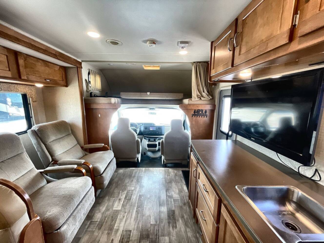 A photo of this 2018 Winnebago MINNIE WINNIE 31K