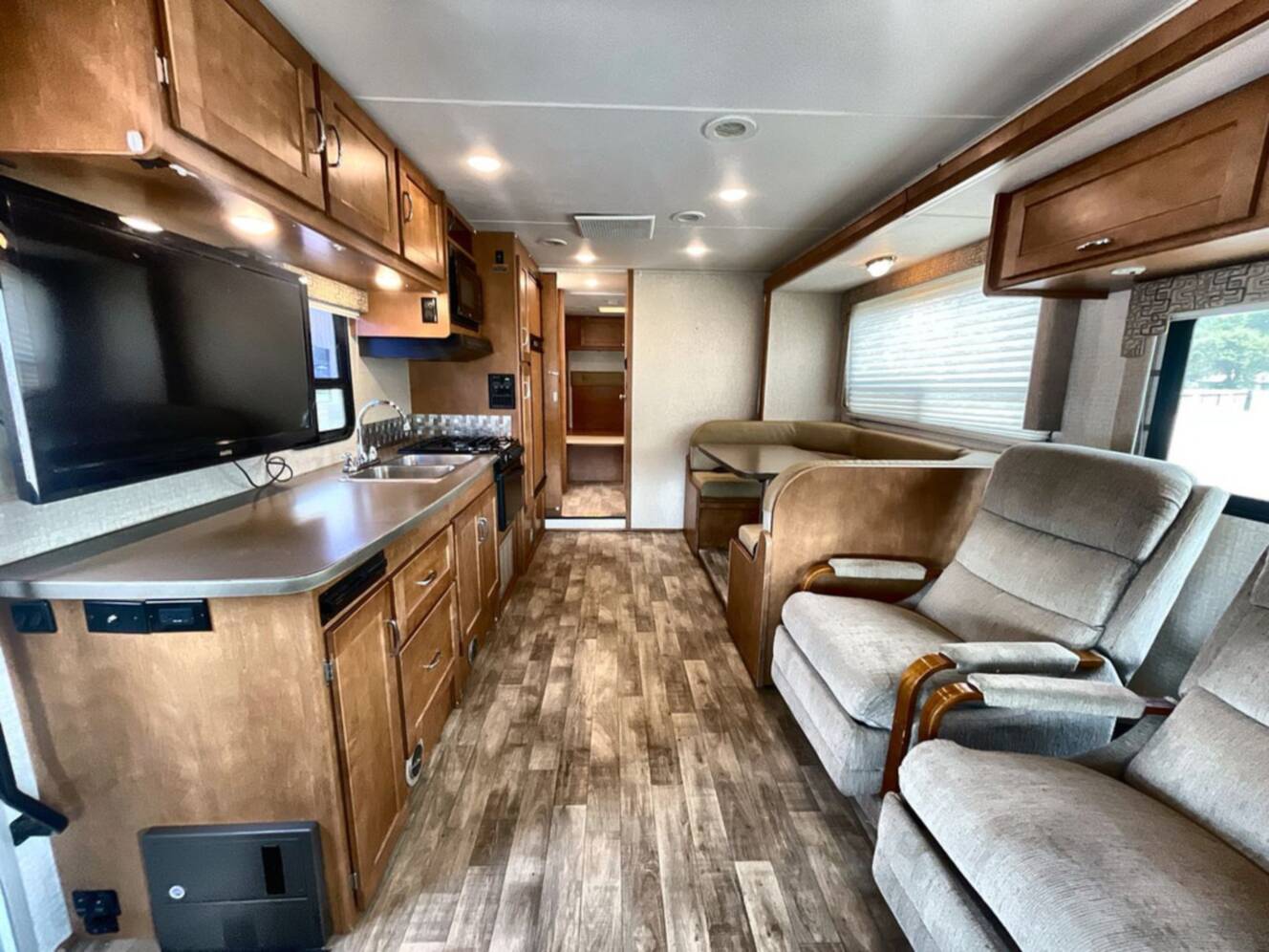 A photo of this 2018 Winnebago MINNIE WINNIE 31K