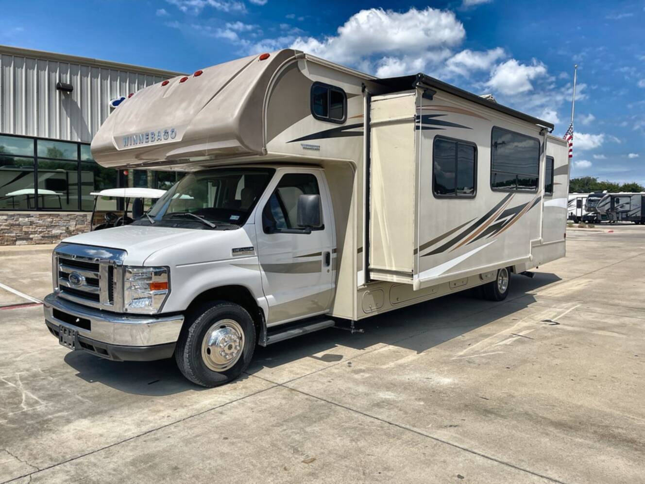 A photo of this 2018 Winnebago MINNIE WINNIE 31K