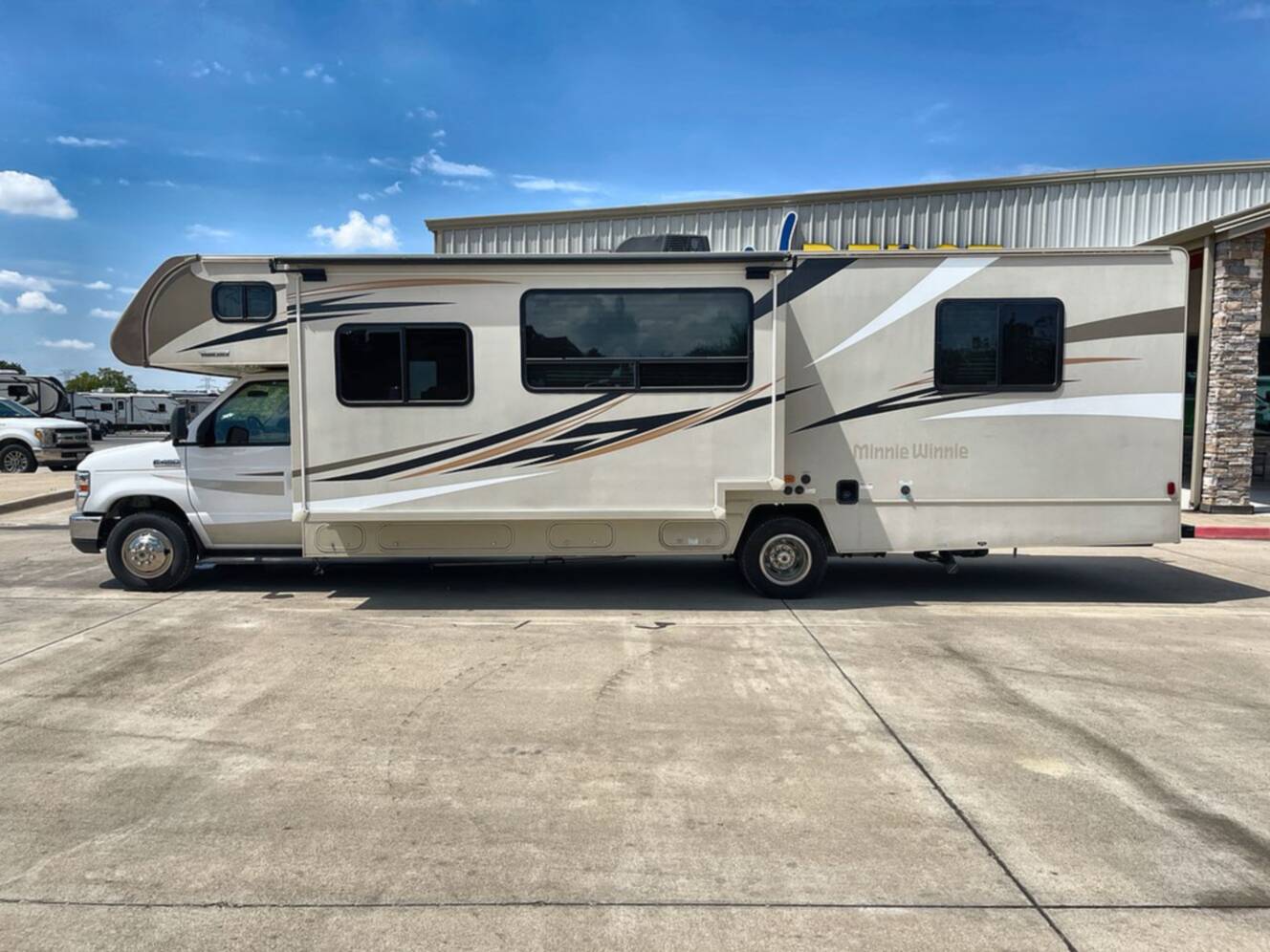 A photo of this 2018 Winnebago MINNIE WINNIE 31K