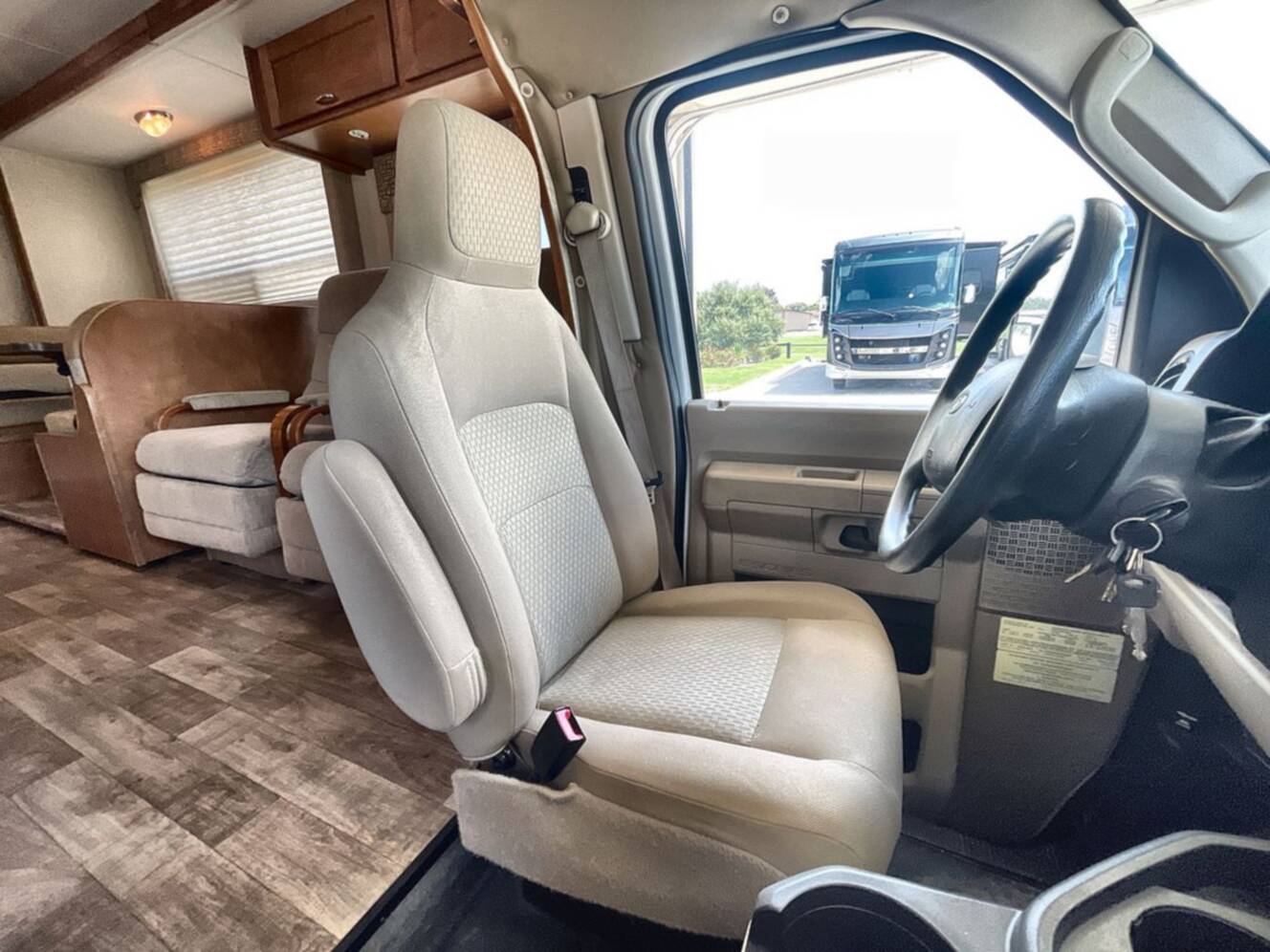 A photo of this 2018 Winnebago MINNIE WINNIE 31K