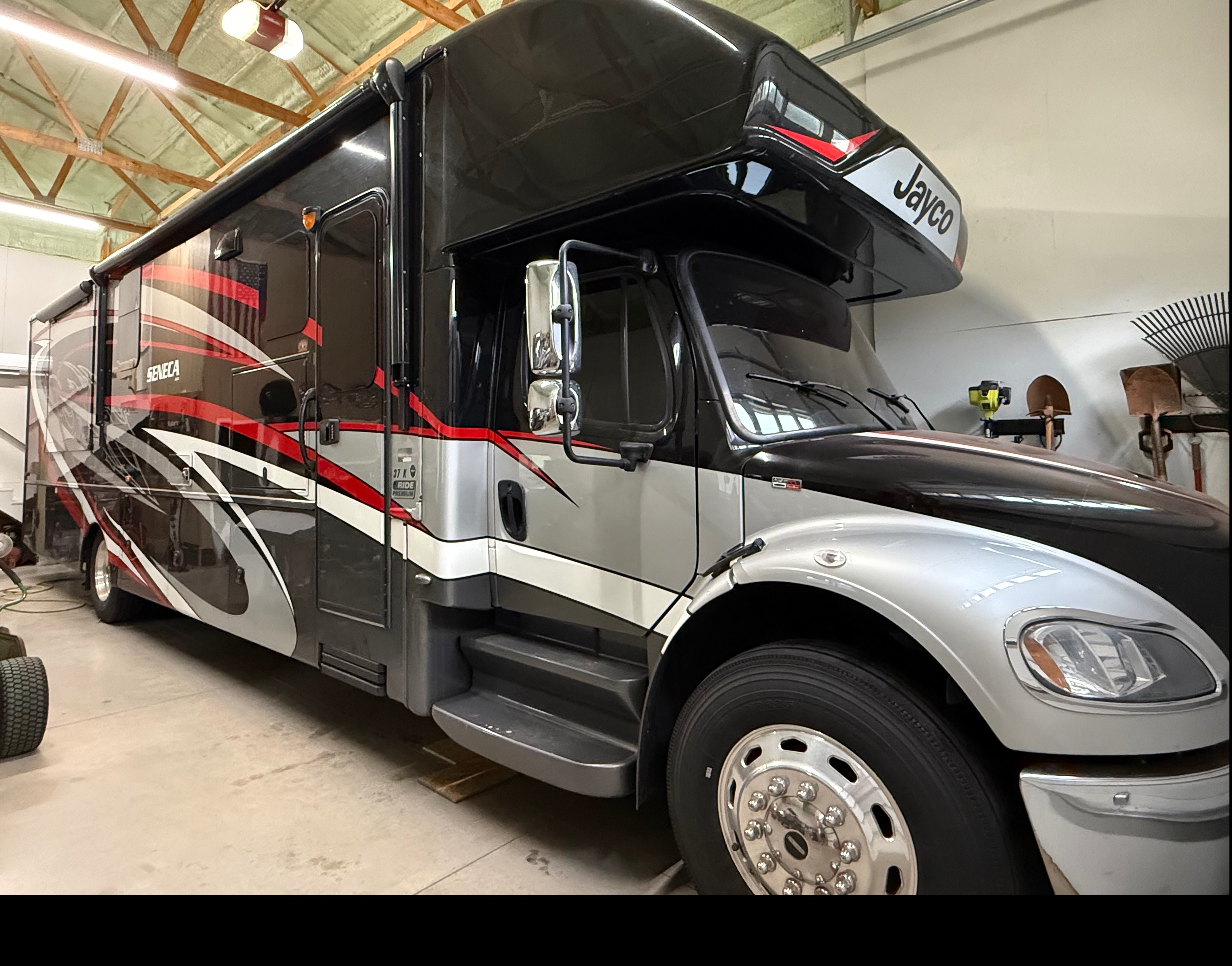 2020 Jayco SENECA 37K RV
