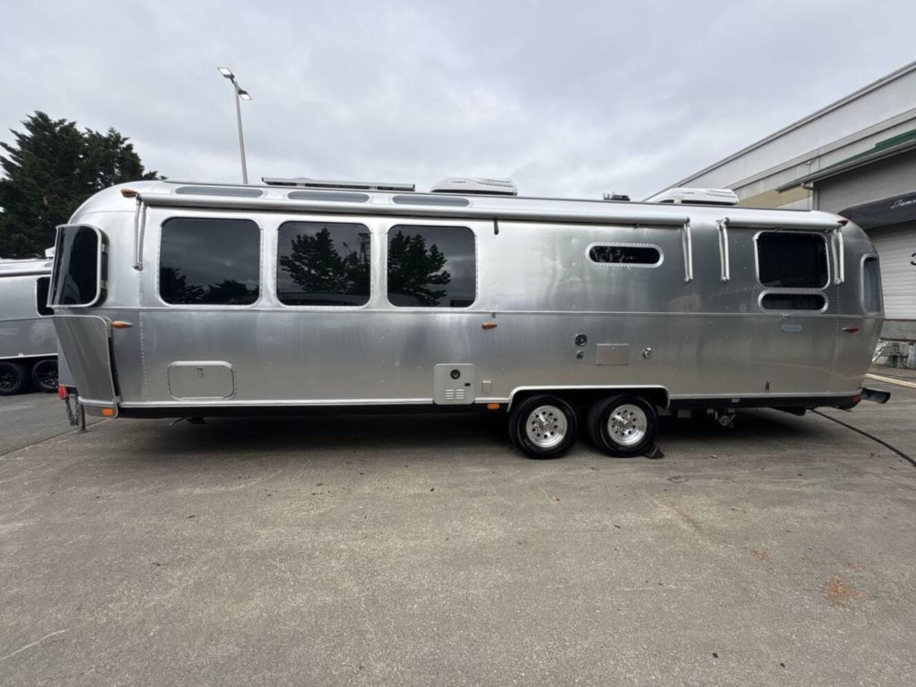 A photo of this 2021 Airstream Globetrotter 30RB Twin