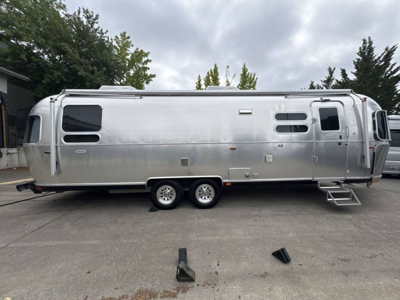 A photo of this 2021 Airstream Globetrotter 30RB Twin
