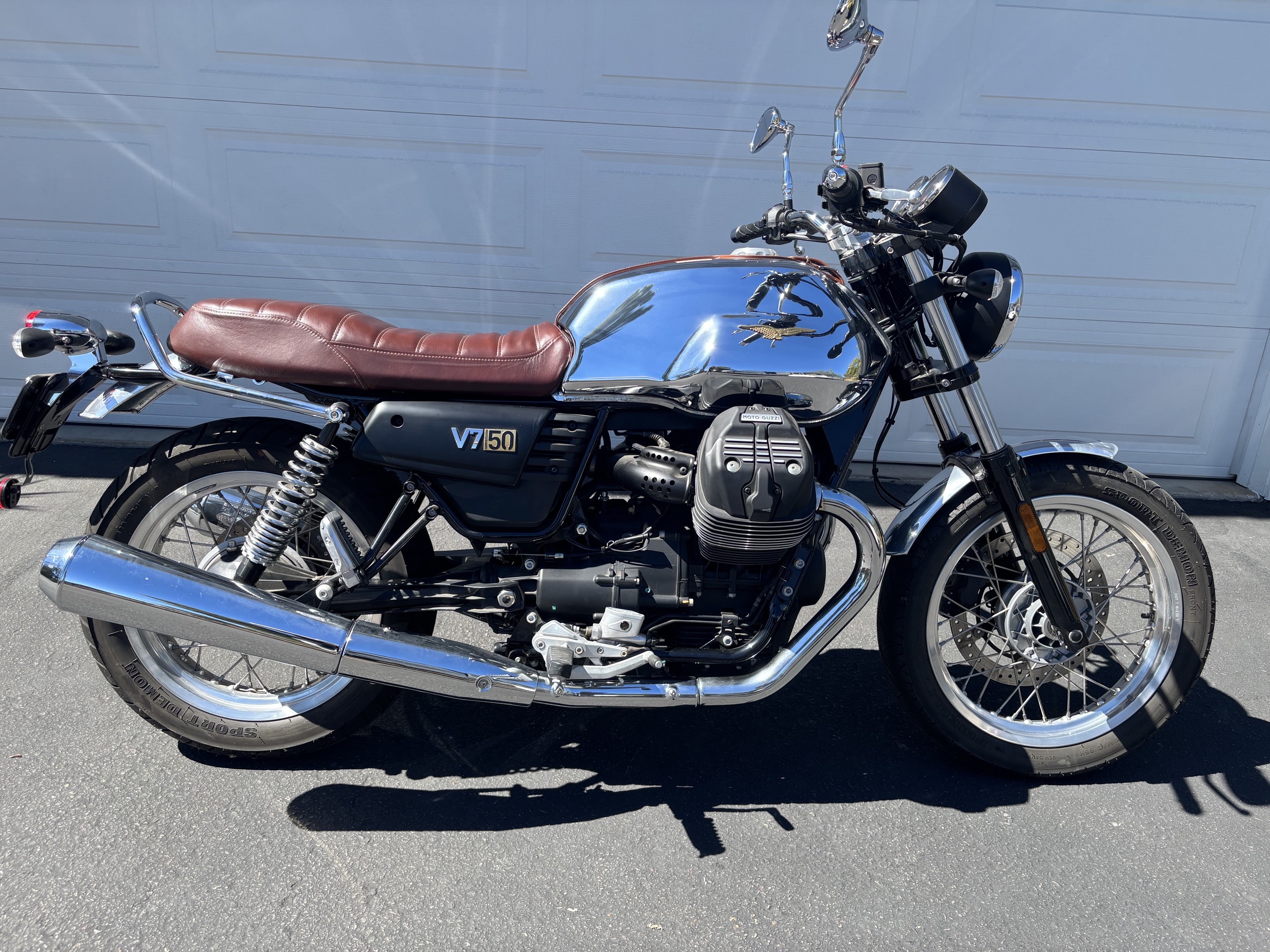 2017 Moto Guzzi V7 III ANNIVERSARIO Classic / Vintage motorcycle