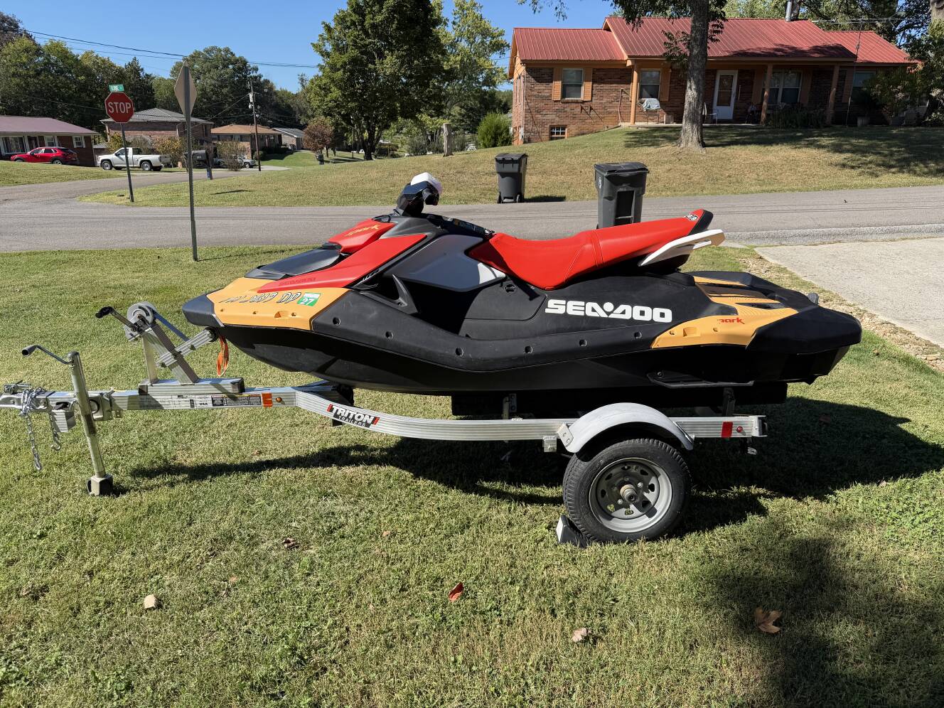 A photo of this 2024 Sea-Doo SPARK FOR 3 - 90 CONVENIENCE PACKAGE WITH IBR