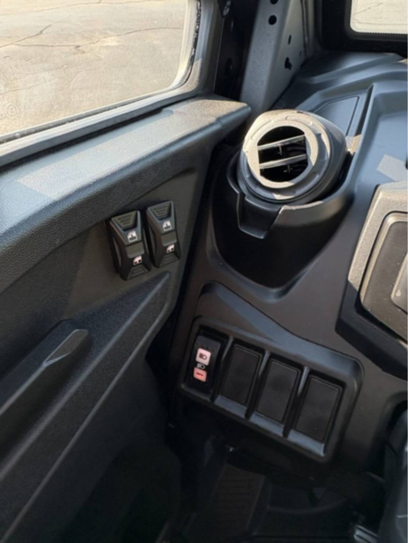 A photo of this 2026 Can-Am Defender DPS CAB HD10