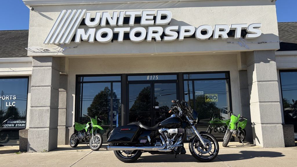 2017 Harley-Davidson  FLHXS - Street Glide Special Special Standard motorcycle