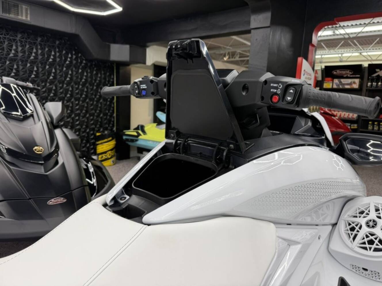 A photo of this 2026 Yamaha Waverunners FX Cruiser SVHO®