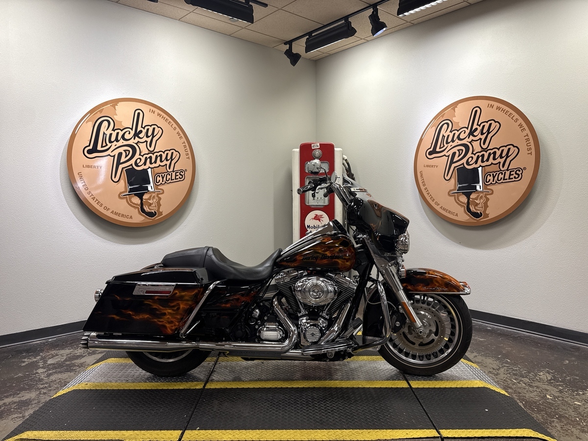 2012 Harley-Davidson ROAD KING in Bedford, TX