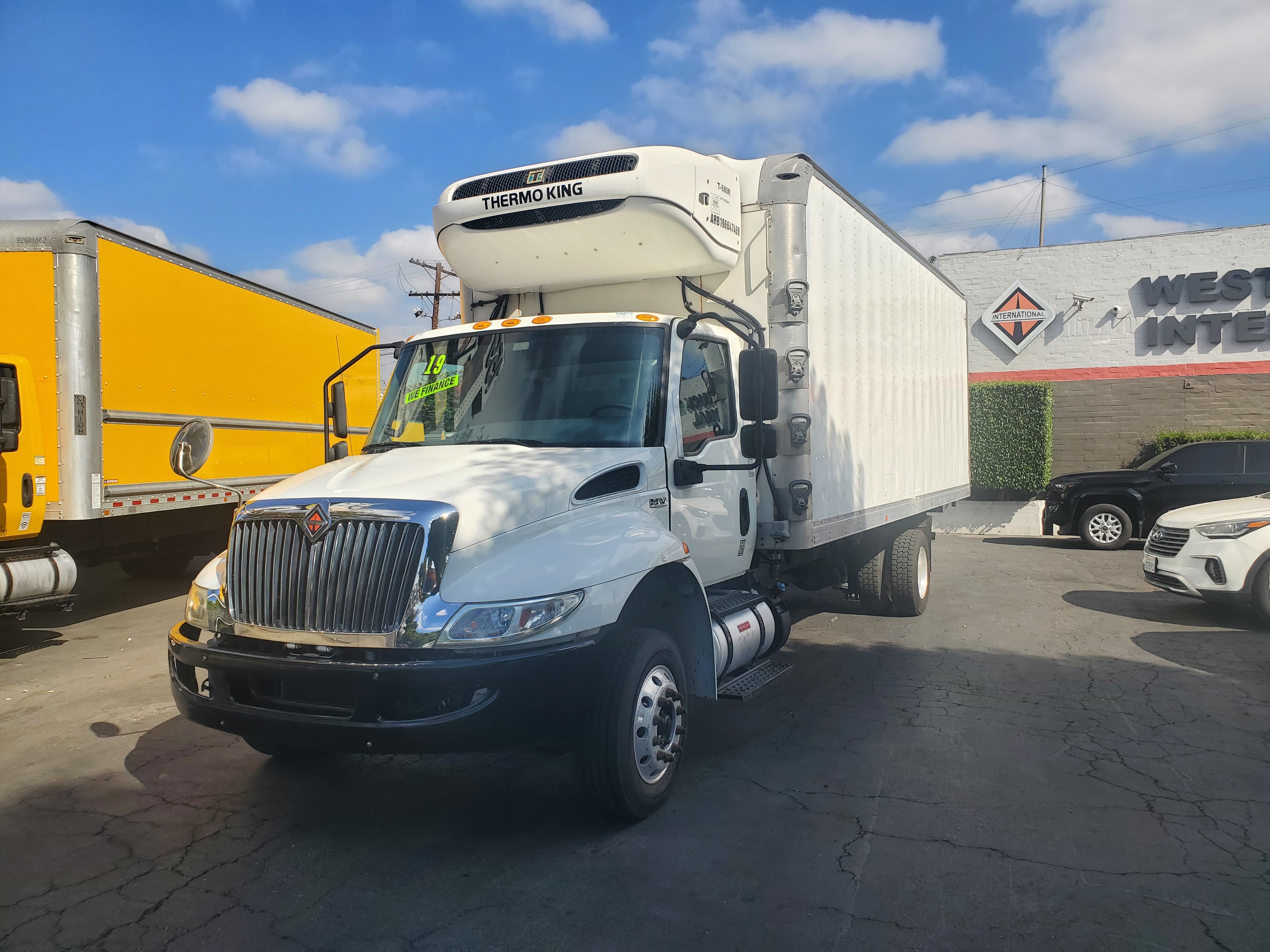 2019 INTERNATIONAL 4300 in Los Angeles, CA