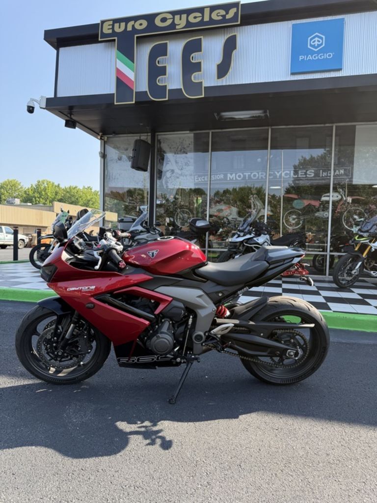 2025 Triumph Daytona 660 Carnival Red/Sapphire Black 660 in Charlotte, NC