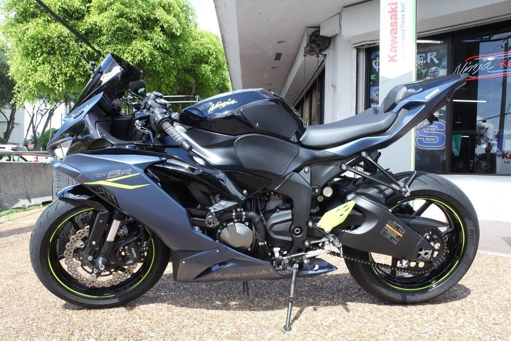 2023 Kawasaki Ninja® ZX -6R Metallic Matte Twilight Blue/Metallic BASE in Hialeah, FL