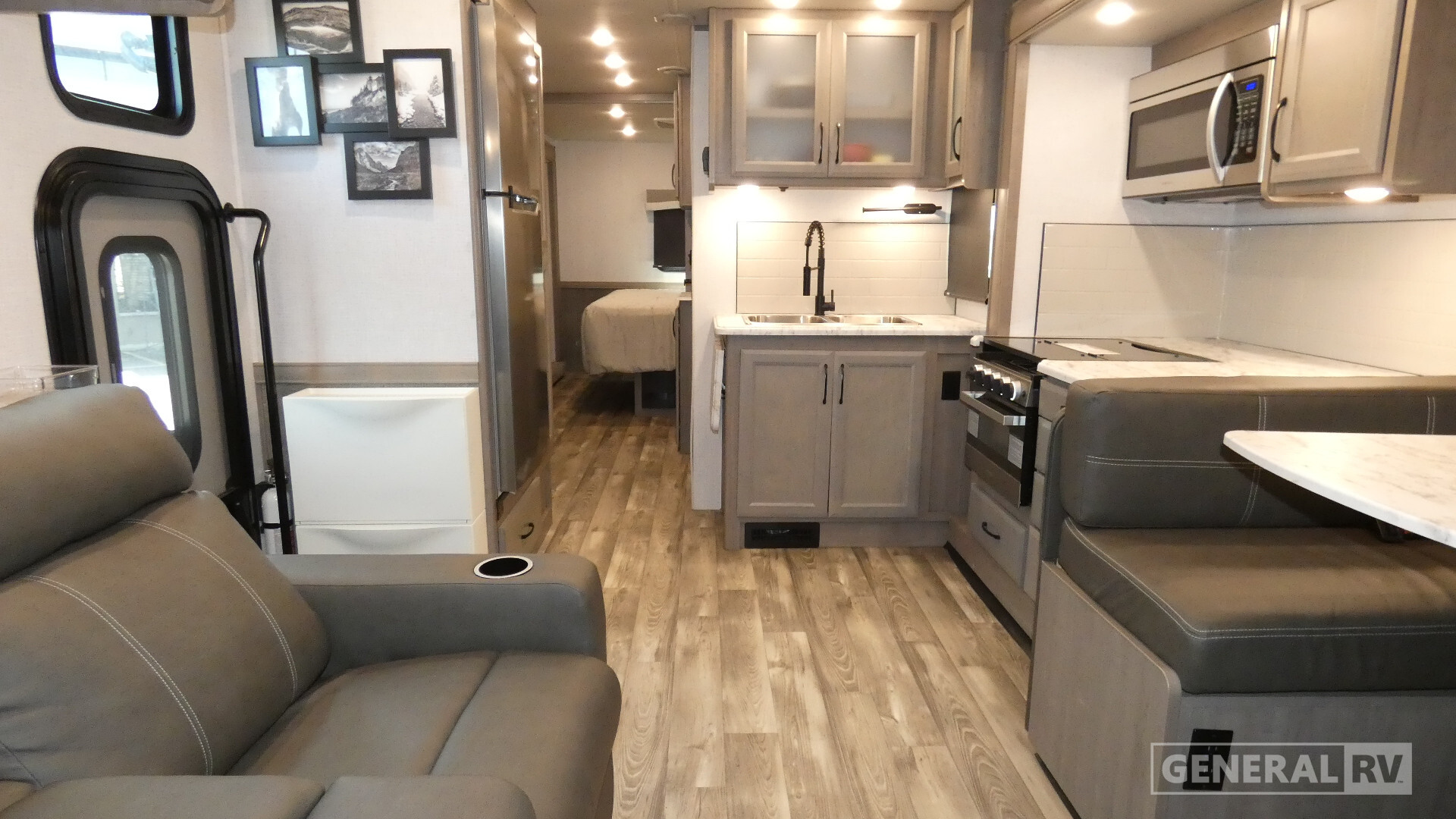 2024 Fleetwood FLAIR 28A in wixom MI