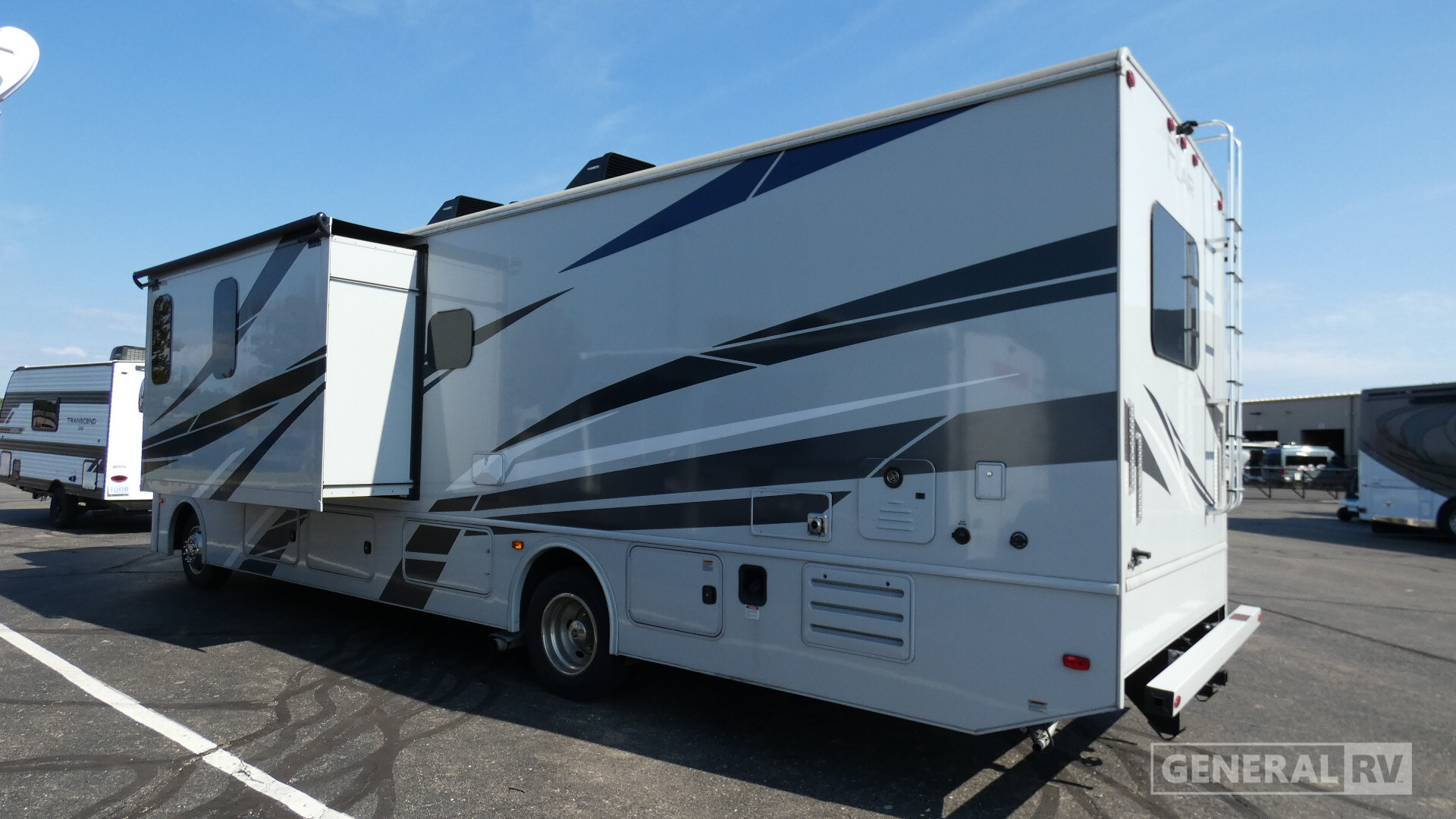 2024 Fleetwood FLAIR 28A in wixom MI