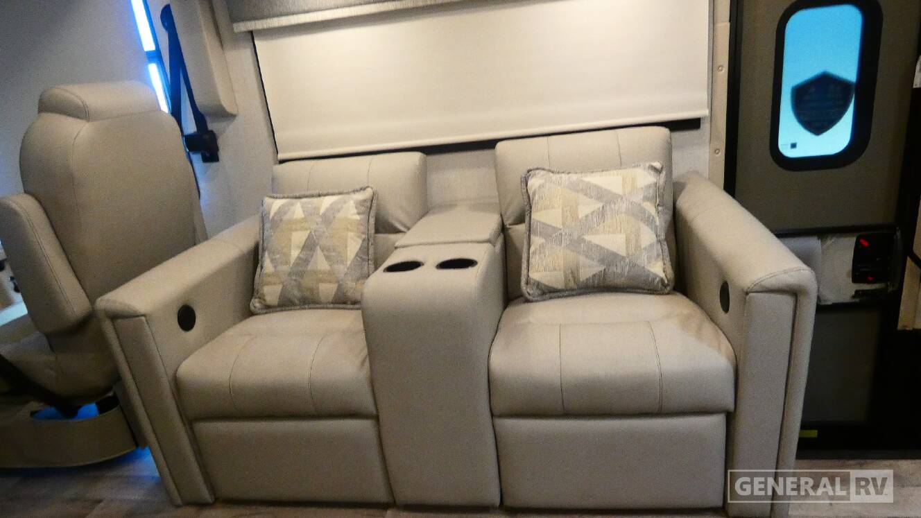 A photo of this 2026 Thor Motor Coach PALAZZO GT 33.5