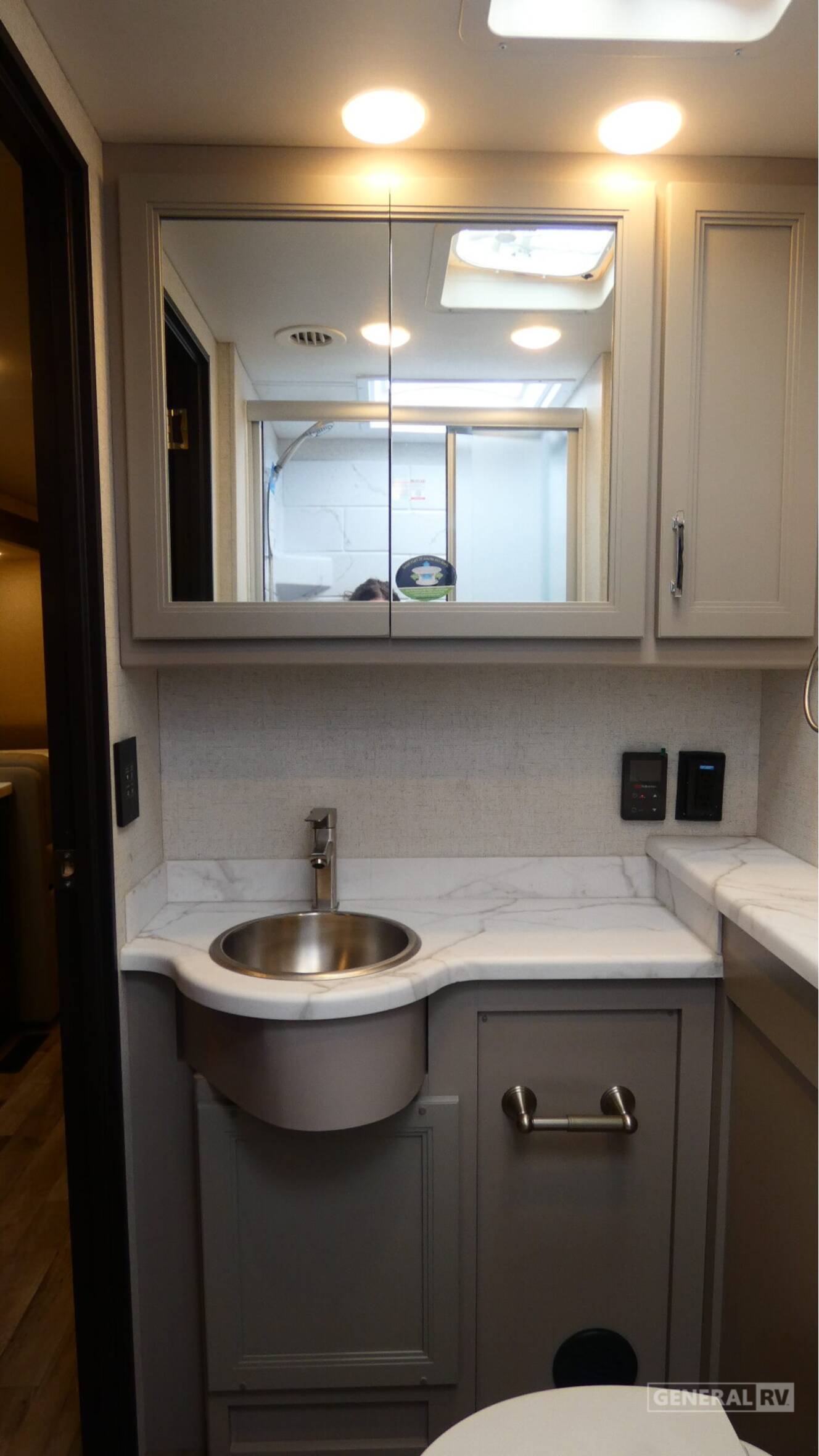 A photo of this 2026 Thor Motor Coach PALAZZO GT 33.5
