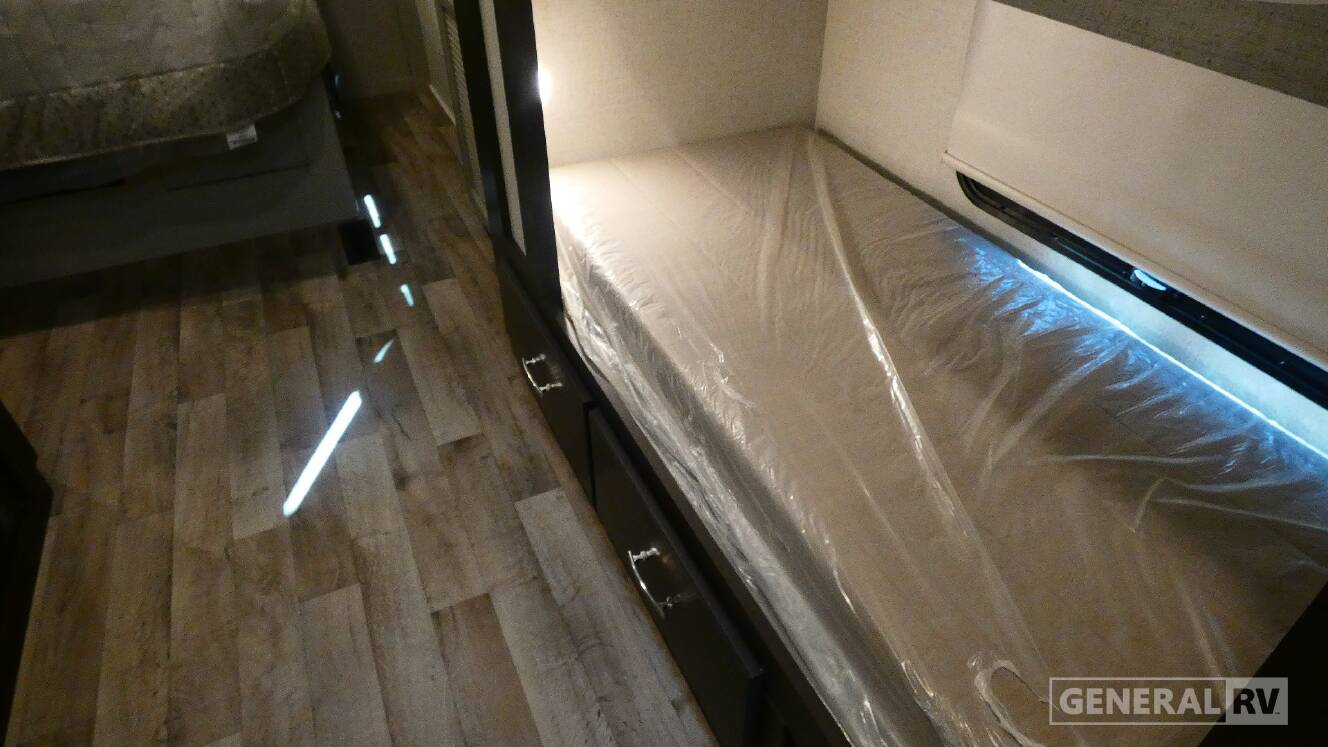A photo of this 2026 Thor Motor Coach PALAZZO GT 33.5
