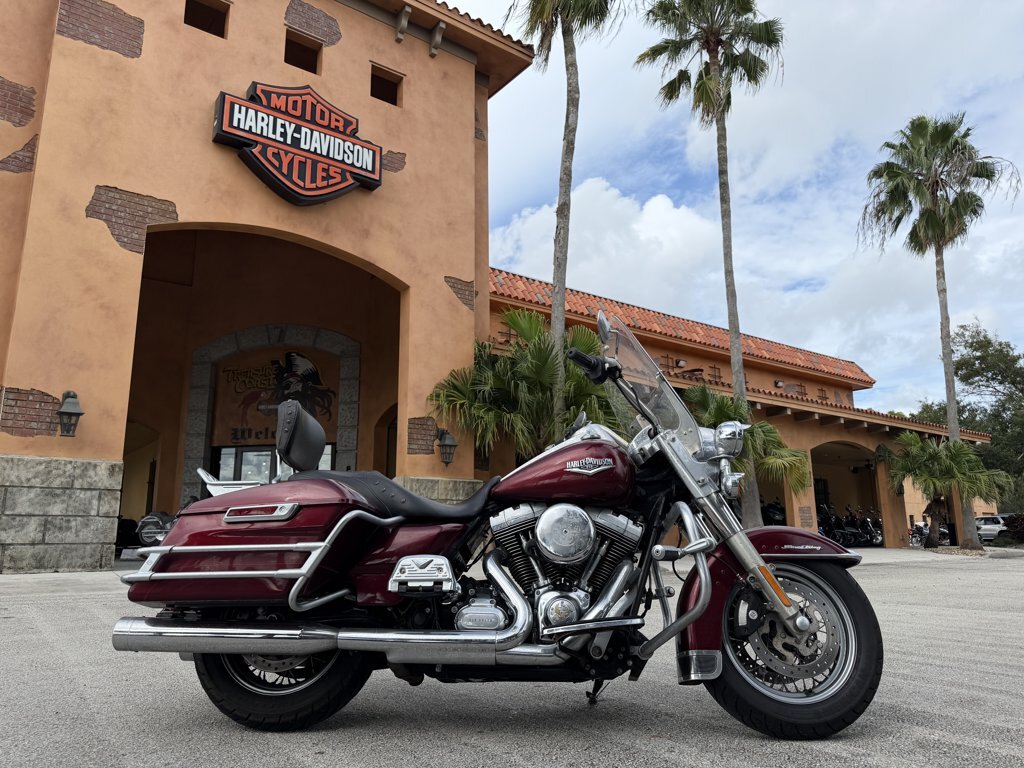 2014 Harley-Davidson ROAD KING in Stuart, FL