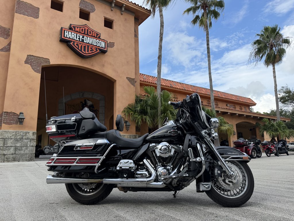 2009 Harley-Davidson ELECTRA GLIDE ULTRA CLASSIC EFI ULTRA CLASSIC FLHTCU in stuart FL