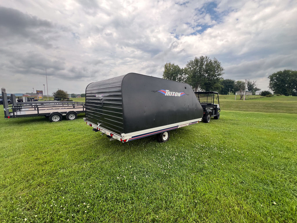 2005 Triton Trailers ELITE 12-101 ENCLOSED in richland center WI