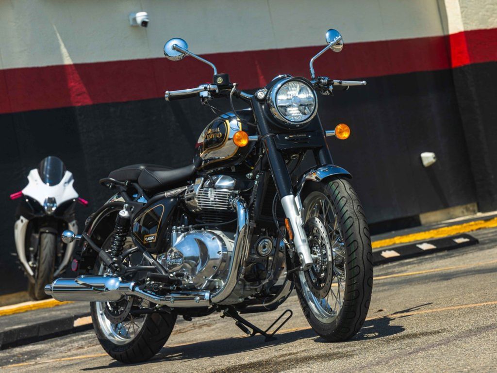 2026 Royal Enfield Classic 650 Black Chrome CHROME in New Braunfels, TX