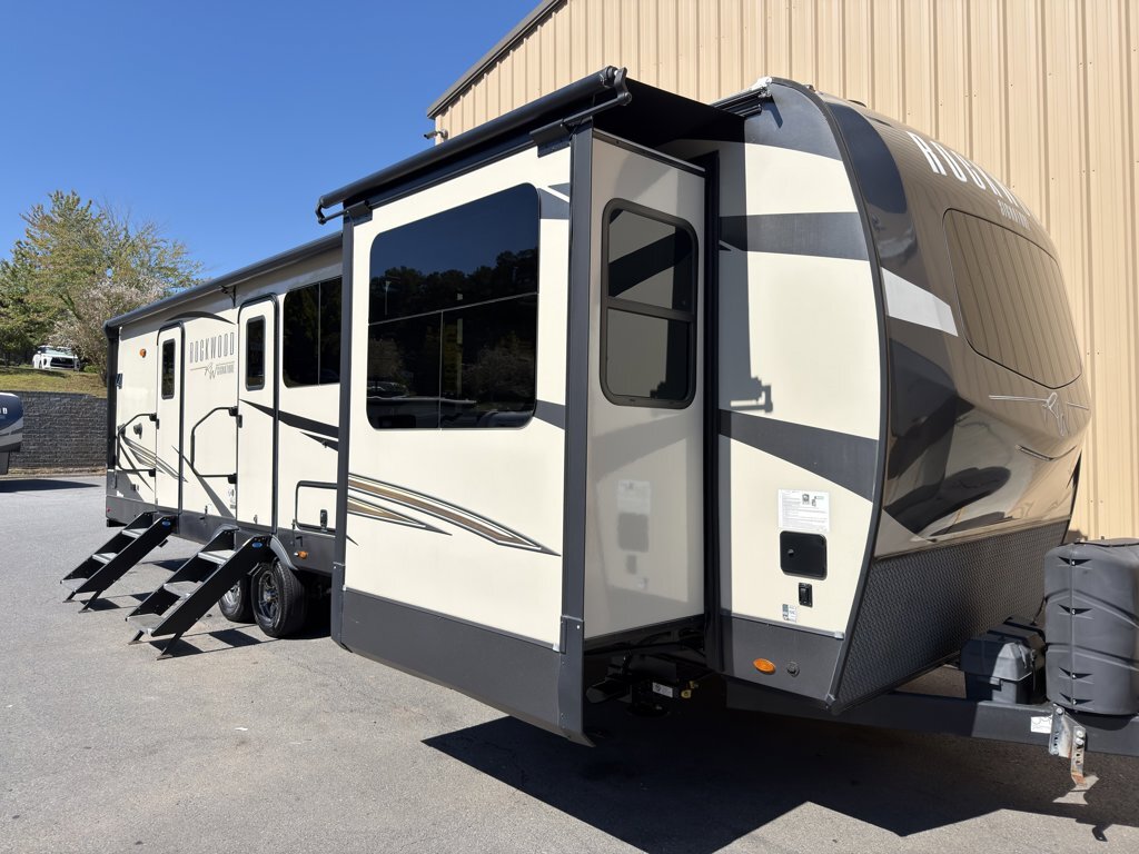 2022 Forest River Rv Rockwood Signature Ultra Lite 8324SB RV