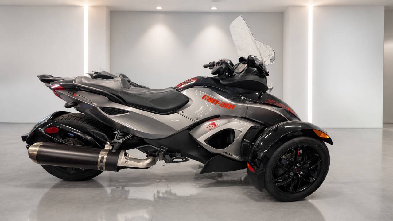 2011 Can-Am SPYDER RS-S SE5 Sportbike motorcycle