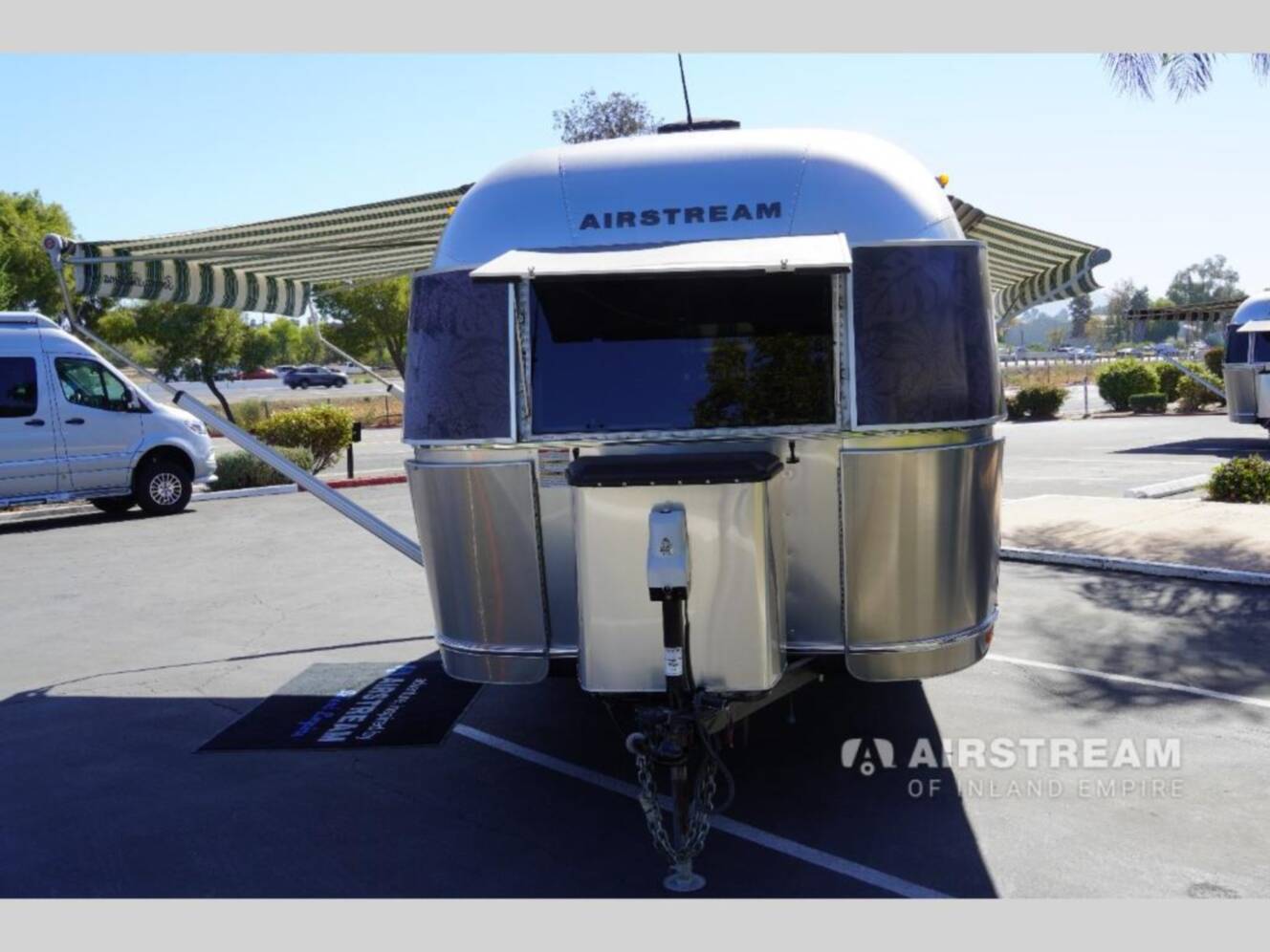 A photo of this 2018 Airstream TOMMY BAHAMA 19CB