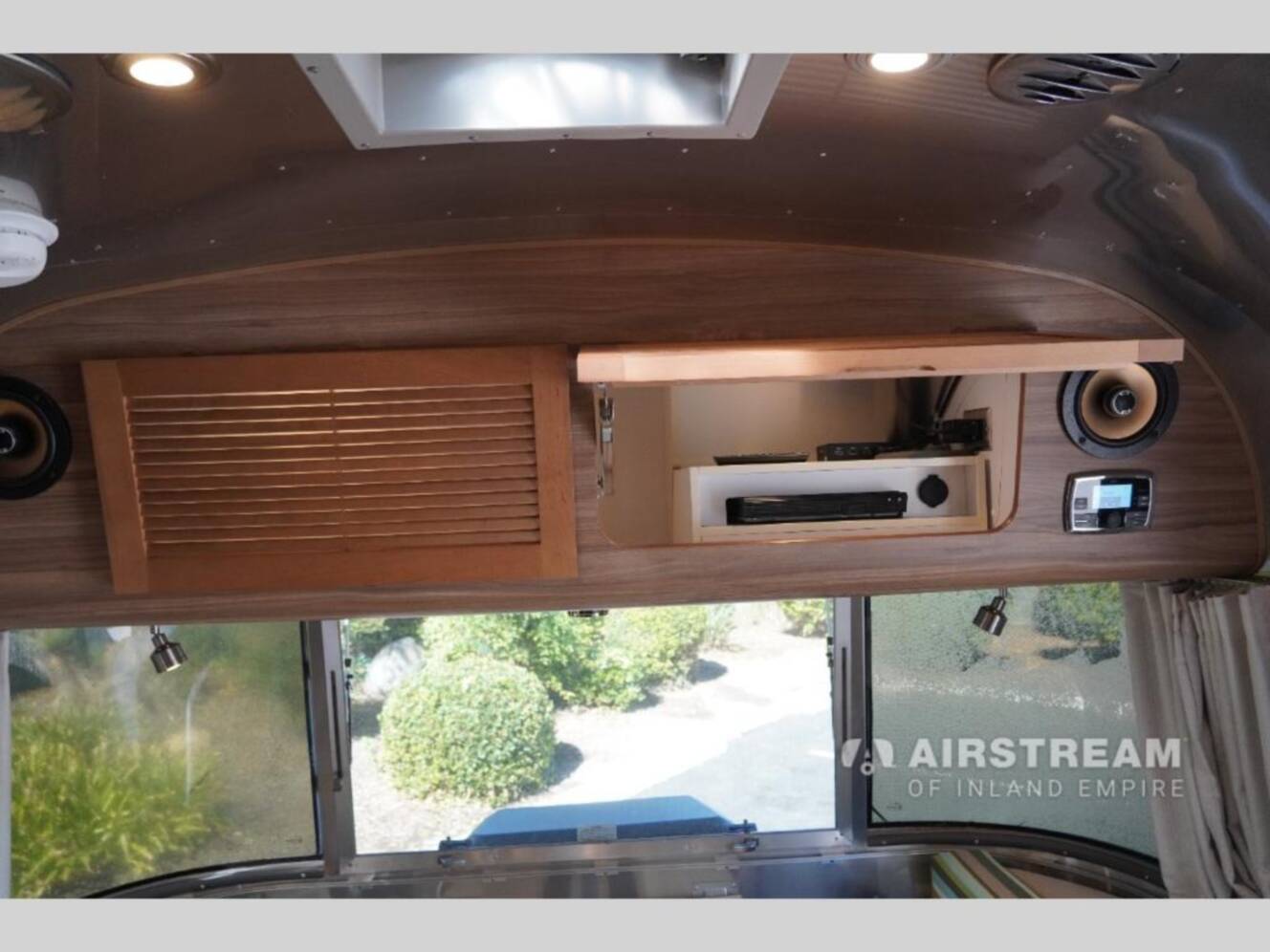 A photo of this 2018 Airstream TOMMY BAHAMA 19CB