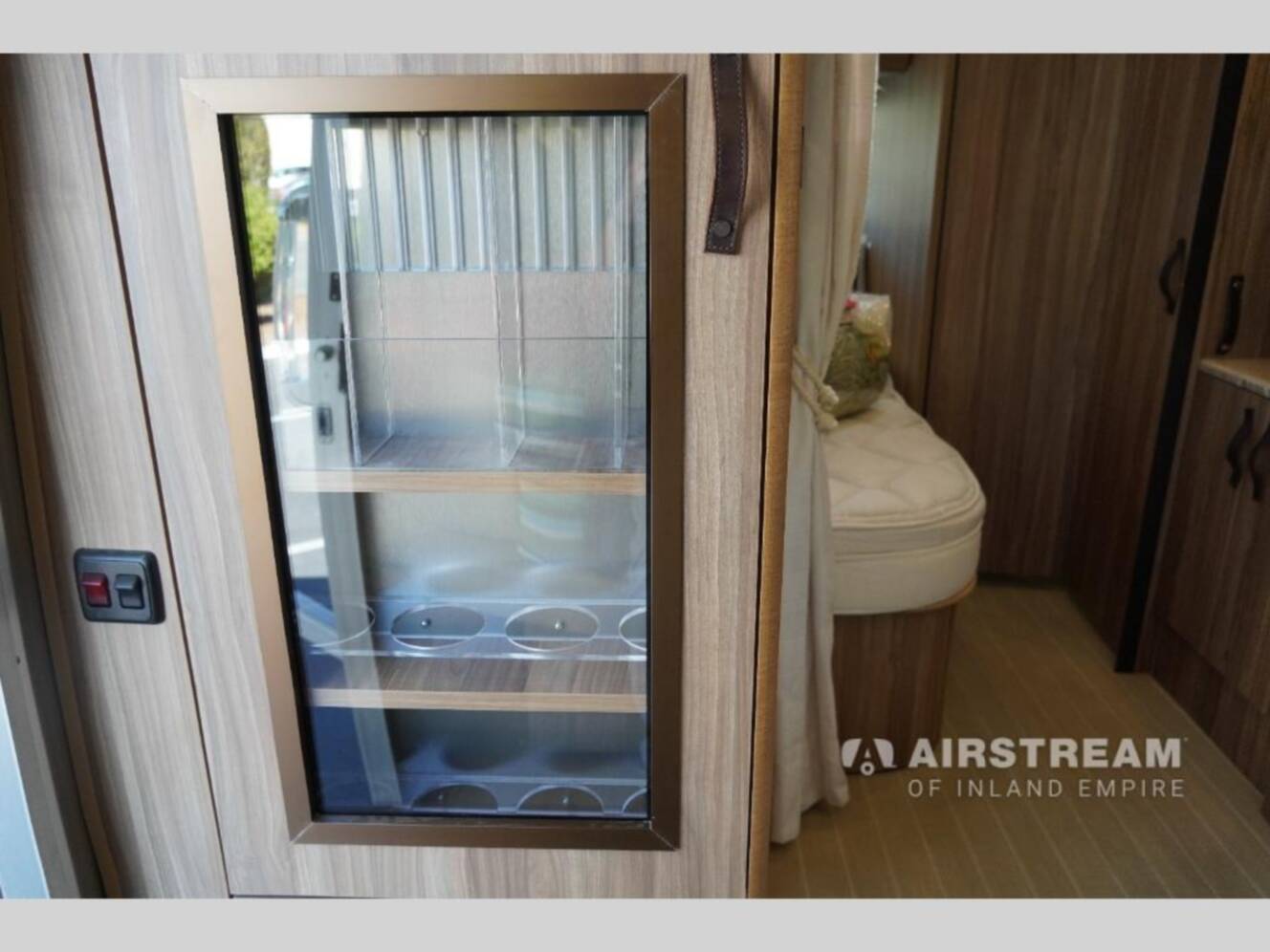 A photo of this 2018 Airstream TOMMY BAHAMA 19CB