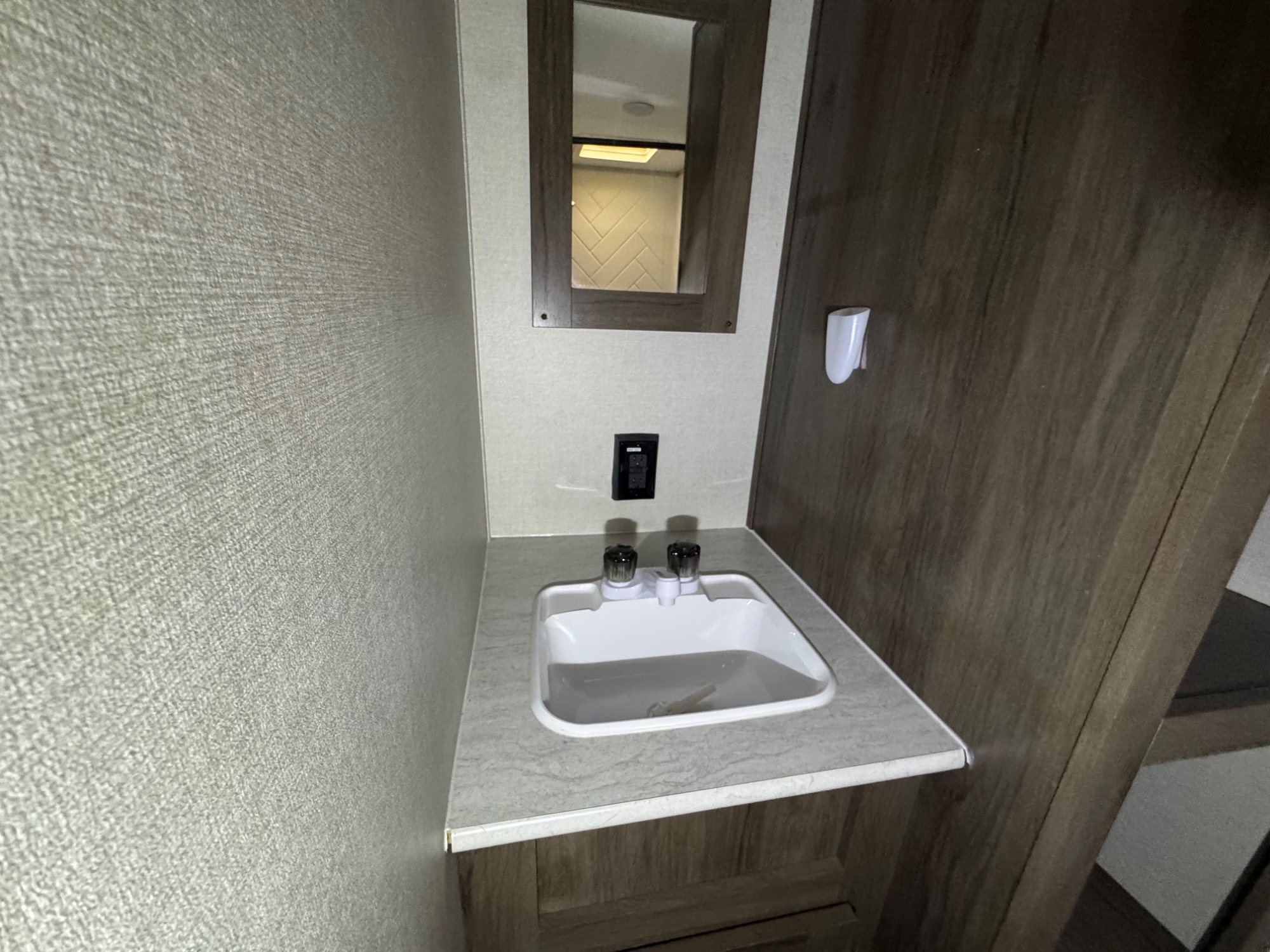 2021 Prime Time Avenger LT 16FQ RV