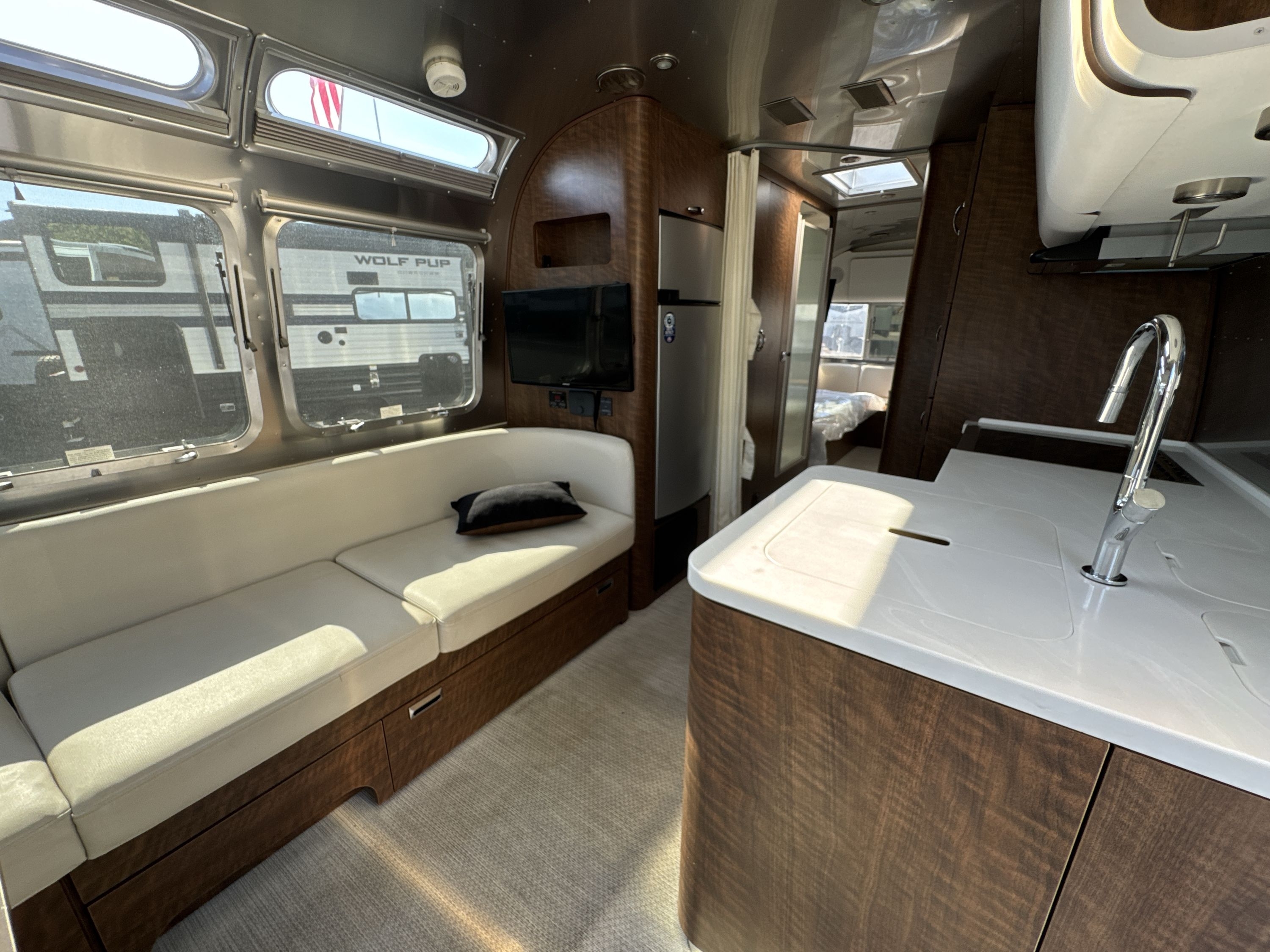 2019 Airstream GLOBETROTTER 27FB TWIN in colfax NC