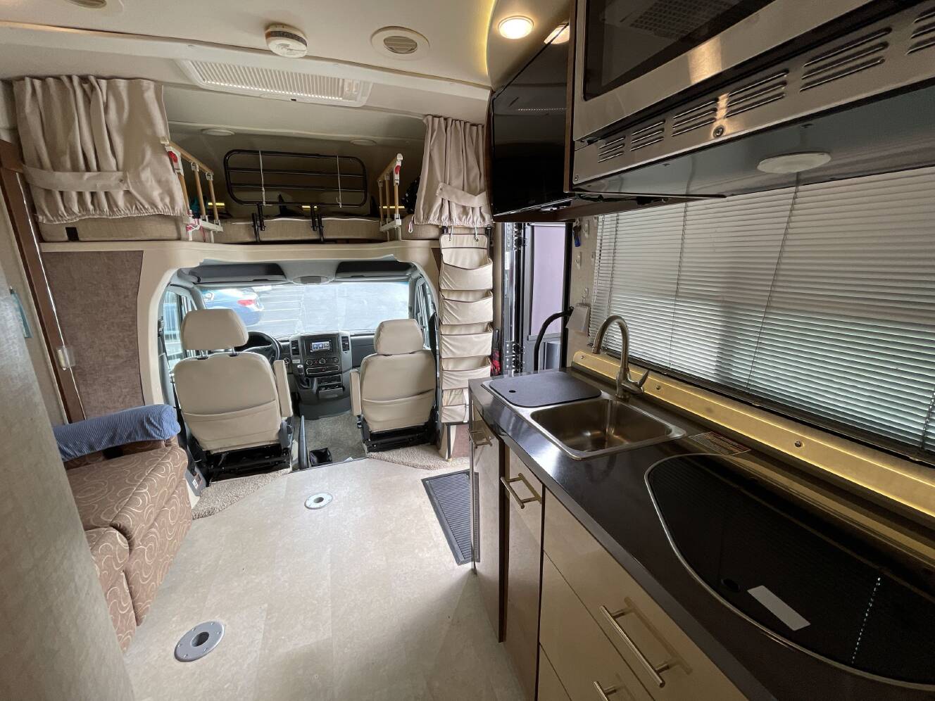 A photo of this 2015 Itasca NAVION 24V
