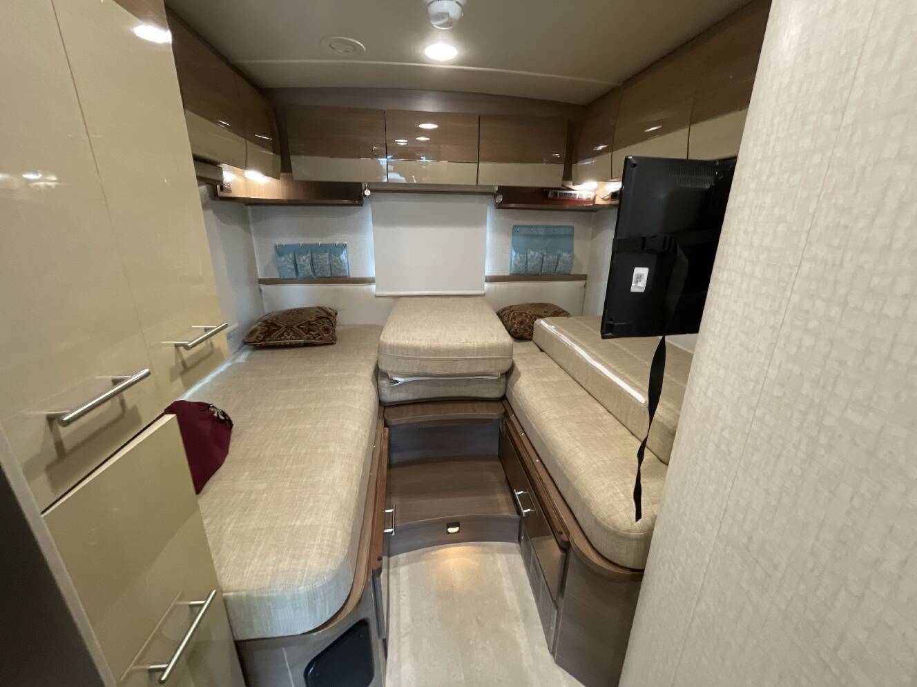 A photo of this 2015 Itasca NAVION 24V
