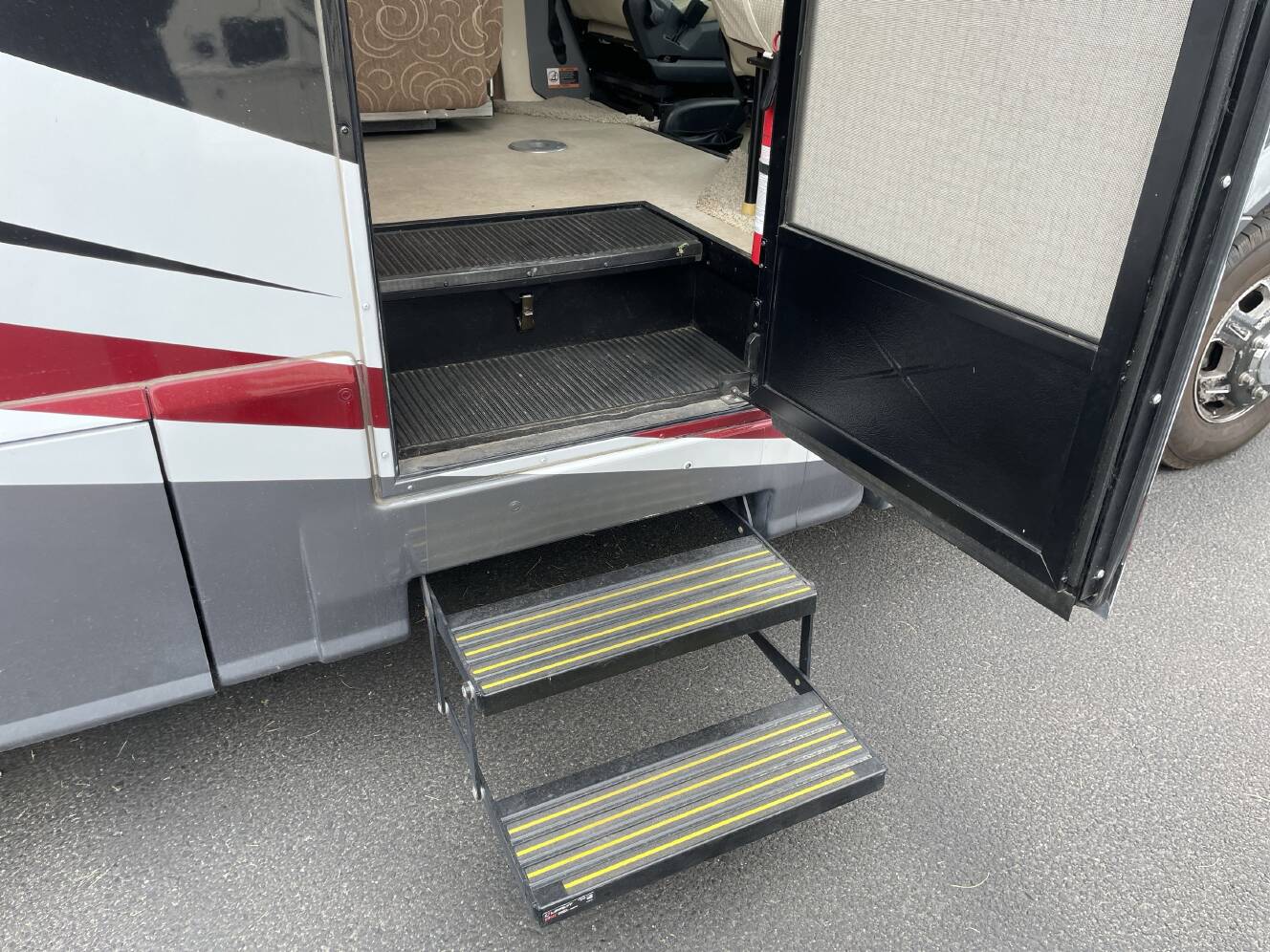 A photo of this 2015 Itasca NAVION 24V