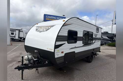 2022 Forest River WILDWOOD FSX 177BH in holiday FL