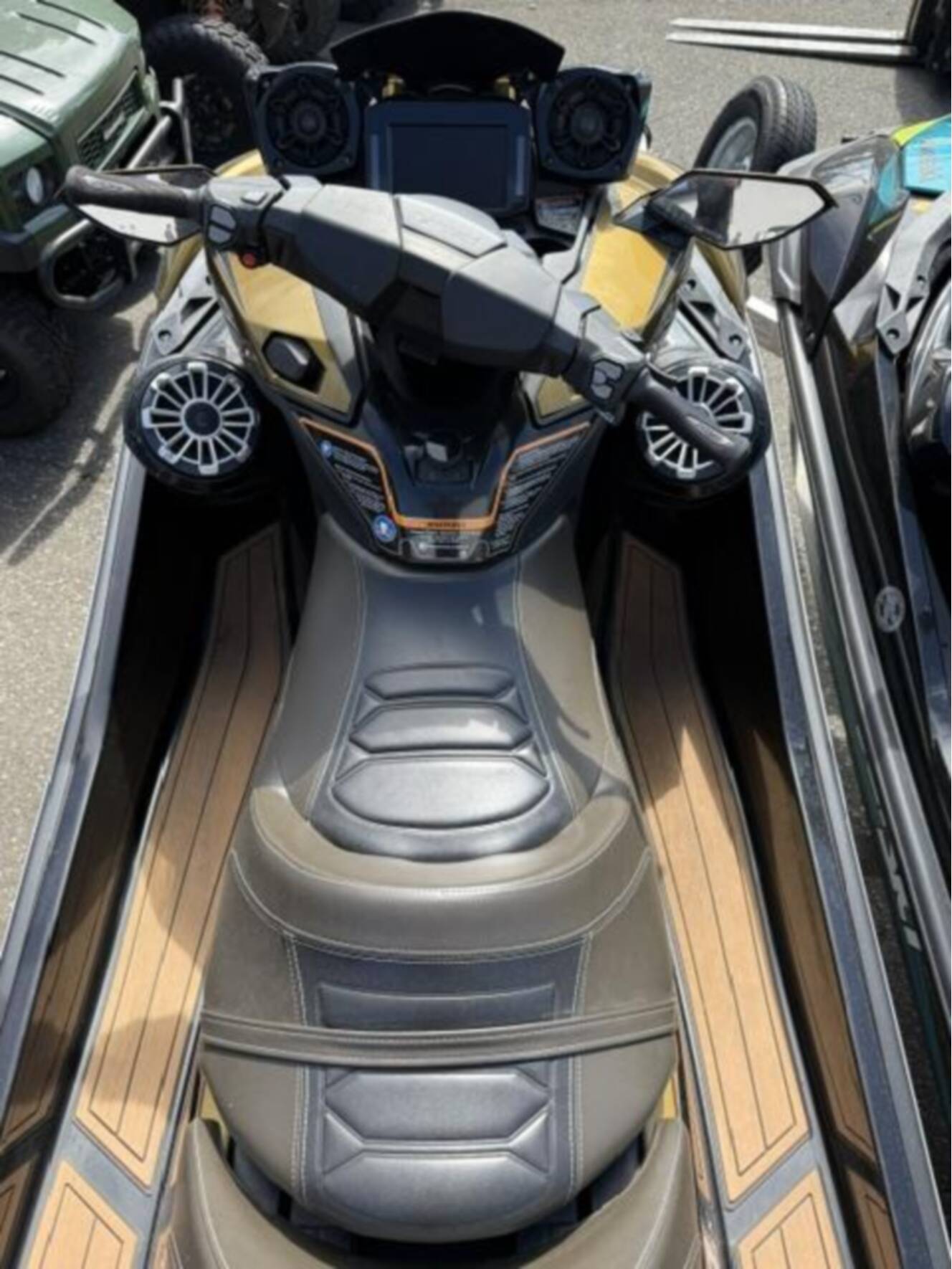 A photo of this 2022 Kawasaki ULTRA 310 LX
