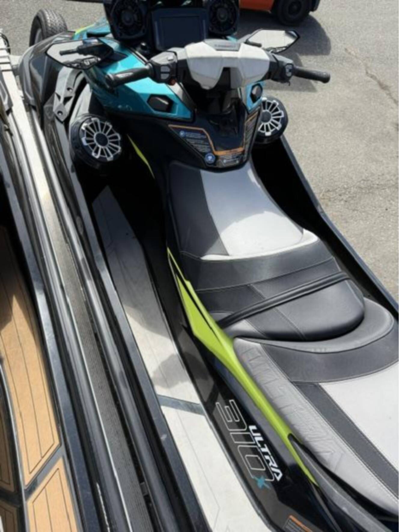 A photo of this 2022 Kawasaki ULTRA 310 LX