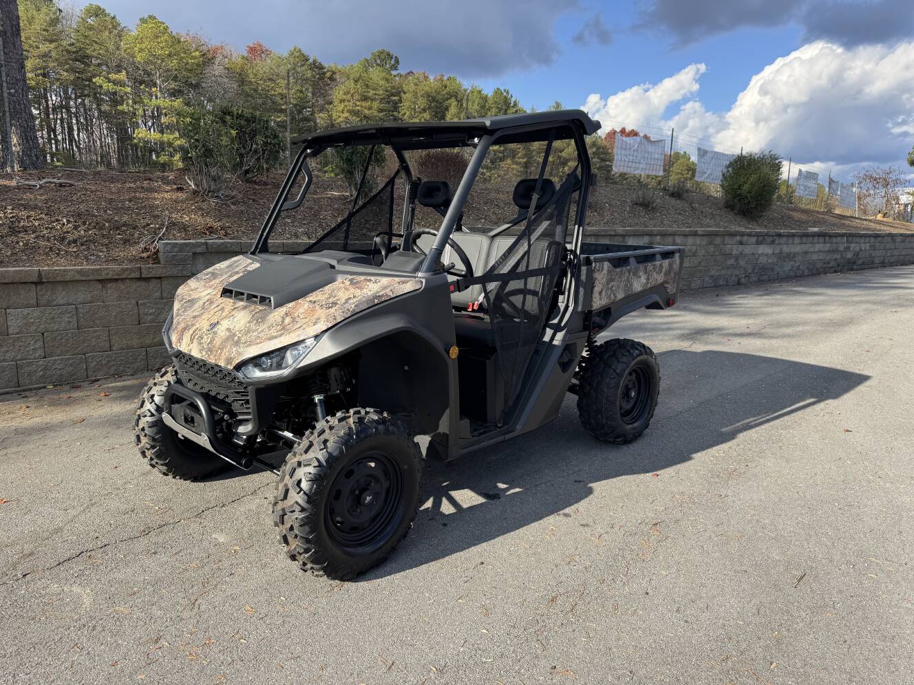 A photo of this 2025 Segway Powersports UT6 S