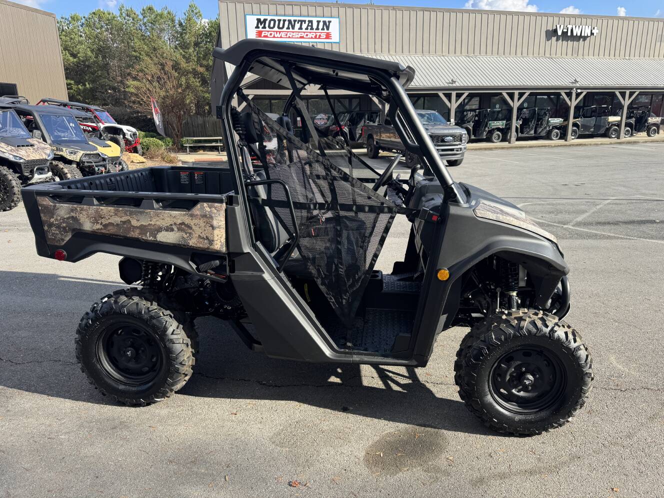 A photo of this 2025 Segway Powersports UT6 S