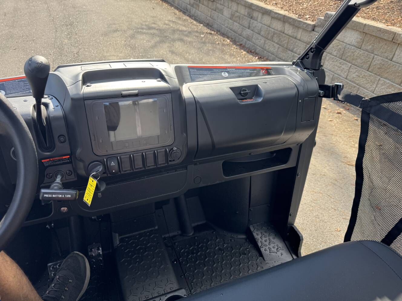 A photo of this 2025 Segway Powersports UT6 S